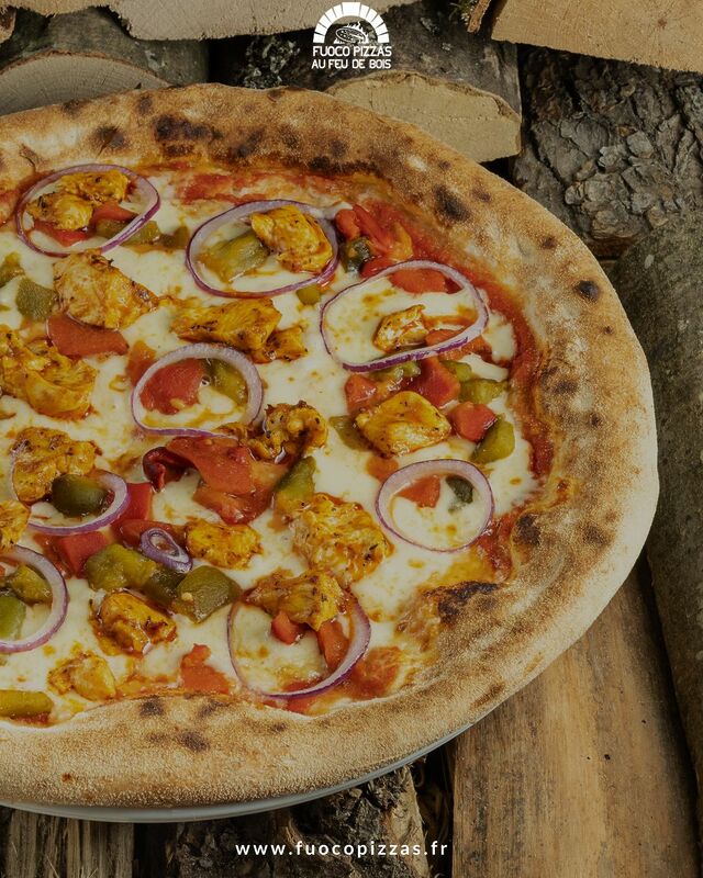 🇮🇳 BOMBAY PAPRIKA 🇮🇳

Une explosion de saveur, découvrez les aliments qui se cachent derrière cette pizza : 

🔥 Sauce tomate
🔥 Fior Di Latte
🔥 Poulet mariné au Paprika
🔥 Poivrons cuisinés 
🔥 Oignons rouges

Des aliments frais et une cuisson au feu de bois pour une pizza excellente en bouche ! 🍕🤤

 #pizza #pizzatime #pizzagram #pizzalover #grenoble #grenoblecity #grenoblealpes #grenoblepizza #pizzeriagrenoble #pizzeria #inde #restaurant #restaurantgrenoble #paprika #echirolles #foodlover #food #foodie #foodstagram