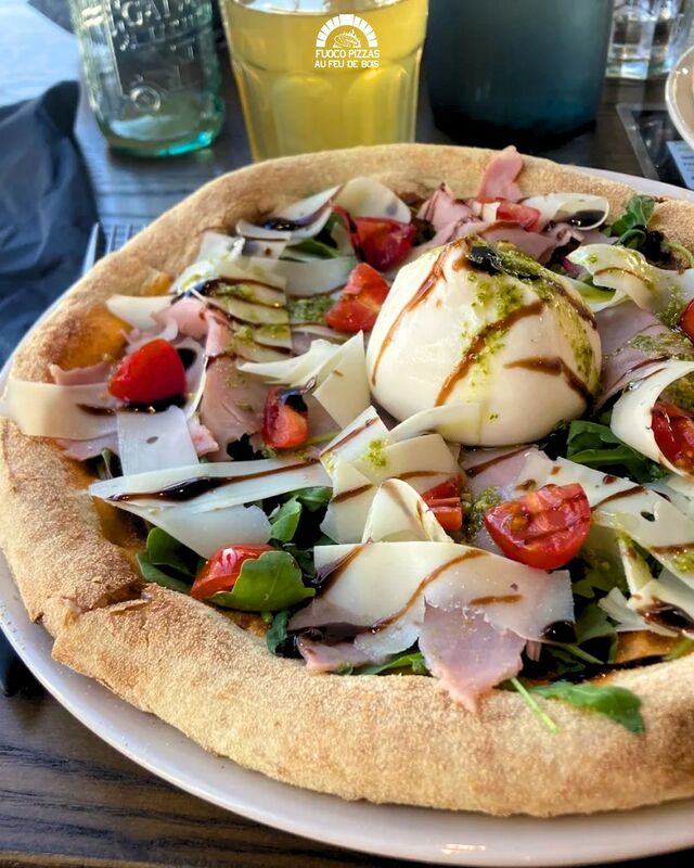 Une pizza en terrasse ça vous dit ? ☀️✨

 #Pizzas #restaurant #restaurantgrenoble #bonnesadresses #bonnesadressesgrenoble #grenoblelife #grenoble #pizzeriahalal #halalgrenoble