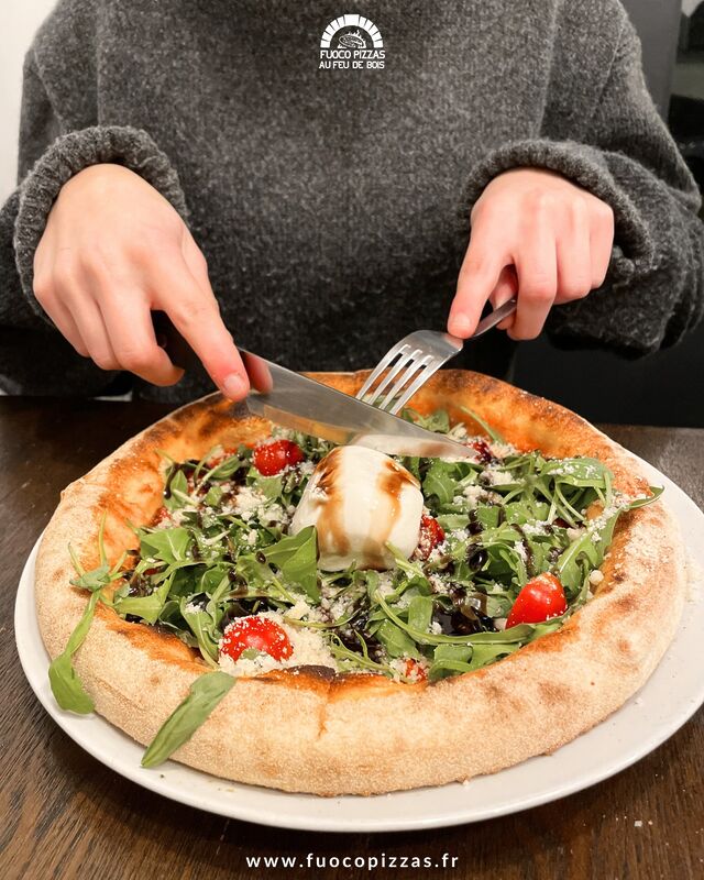 Venez découvrir nos délicieuses pizzas chez Fuoco Pizzas ! 🍕🤩

Chez Fuoco Pizzas, nous mettons un point d'honneur à utiliser des ingrédients frais et de qualité, sélectionnés avec soin pour garantir des saveurs authentiques et uniques. ✨

 #pizzeria #pizzaiolo #pizzatime #pizzalover #Pizzas #grenoble #grenoblecity #grenoblelife #grenoblefood #foodie #lovefood